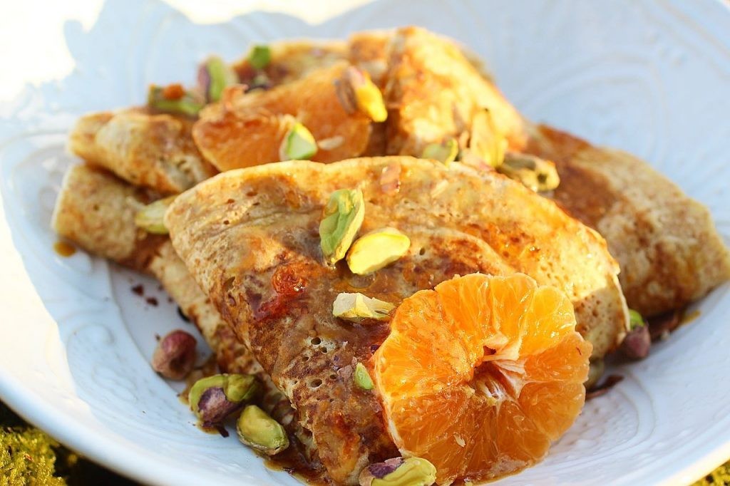Pancakes with clementine syrup & pistachios